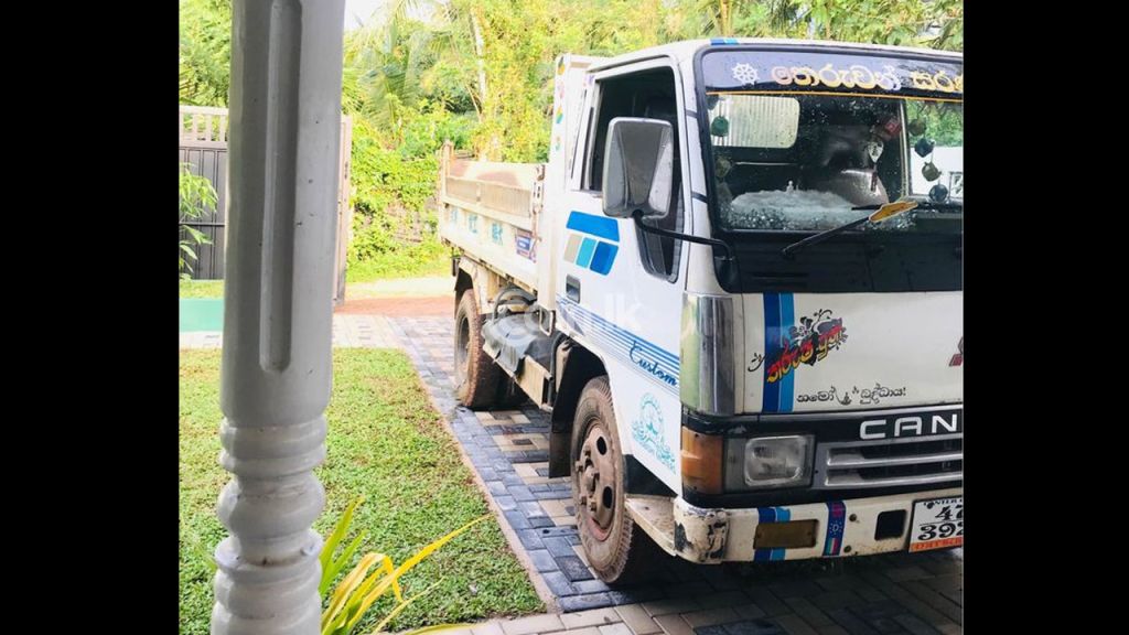 Mitsubishi Canter - for sale in Sri Lanka