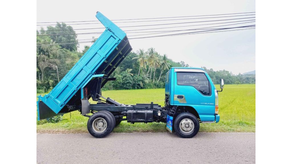 Isuzu Tipper - for sale in Sri Lanka