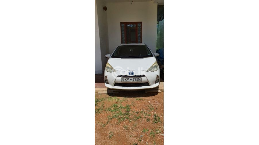 Toyota aqua 2012 for sale in Sri Lanka