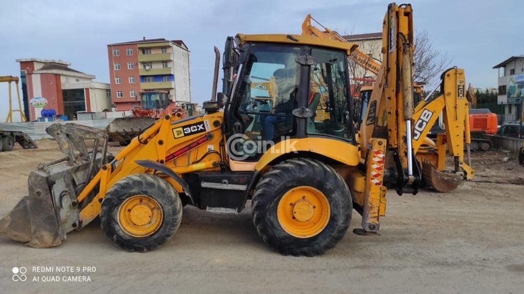 JCB Backhoe Loaders 2005 for sale in Sri Lanka