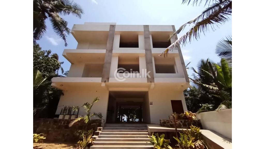 A hotel for sale in Dodamduwa galle